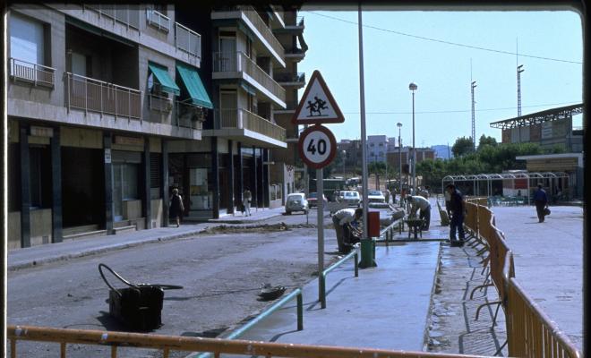 Obres de pavimentació de la rambla del Celler. 