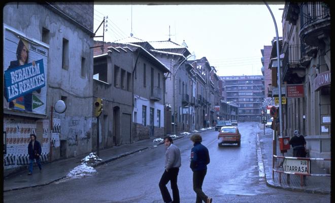 Carrer de Francesc Moragas, plaça del Quatre Cantons. 