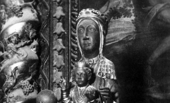 Imatge de la Mare de Déu de Montserrat, la Moreneta, a l'església del Monestir.