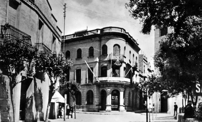 Seu de la falange a l'edifici de Cal Barbany, a la plaça del Quatre Cantons, de Sant Cugat del Vallès.