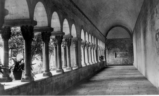 S. Cugat del Vallés - 14. Galeria de los claustros . FOT. CABANAS.