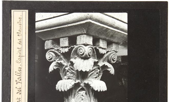 Capitell vegetal, Claustre del Monestir de Sant Cugat del Vallès.