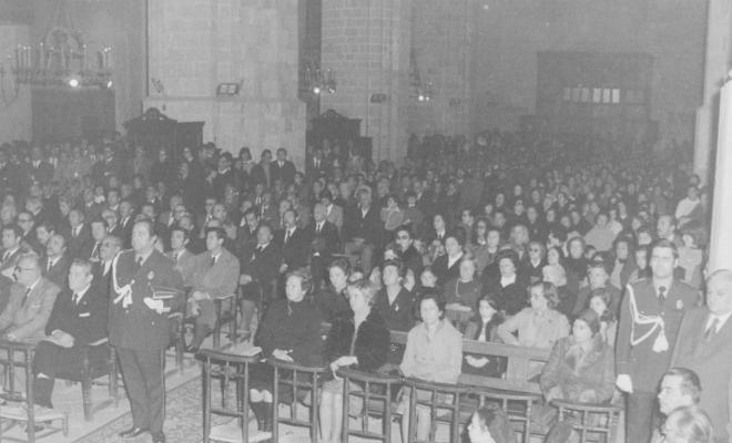 Missa celebrada en honor al dictador Francisco Franco Bahamonde, a l'església de Sant Pere d'Octavià.