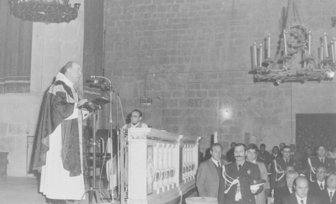 Missa celebrada en honor al dictador Francisco Franco Bahamonde, a l'església de Sant Pere d'Octavià.