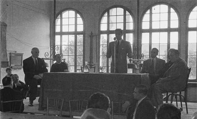 Actes de la festa inaugural de la restaurada Societat Coral La Unió Santcugatenca. Parlaments.
