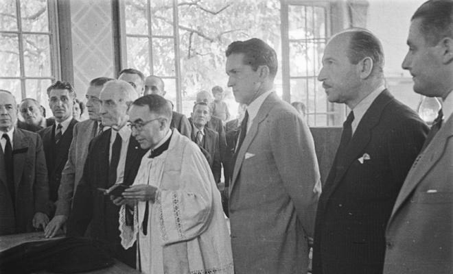 Actes de la festa inaugural de la restaurada Societat Coral La Unió Santcugatenca. Benedicció de l'estendard.