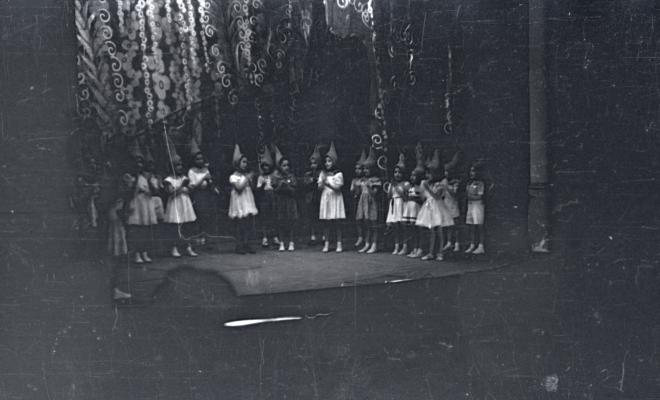 Representació infantil al Teatre de la Unió [?].