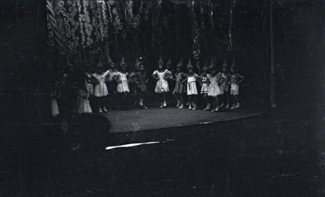 Representació infantil al Teatre de la Unió [?].
