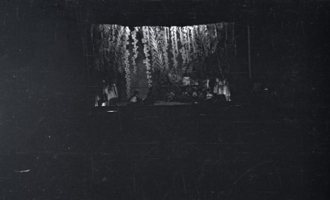 Representació infantil al Teatre de la Unió [?].