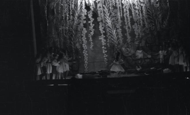 Representació infantil al Teatre de la Unió [?].