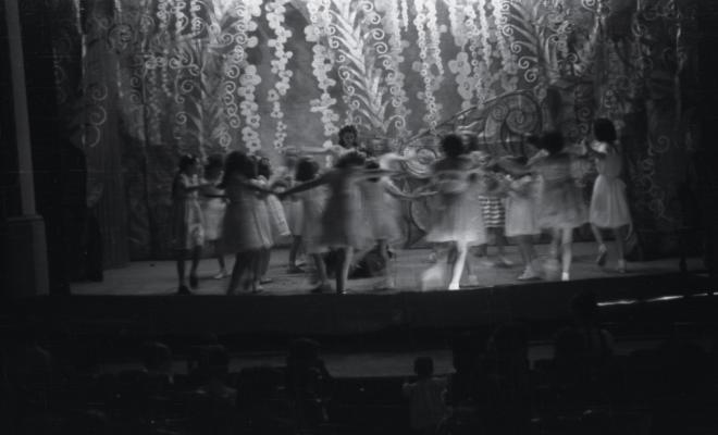 Representació infantil al Teatre de la Unió [?].