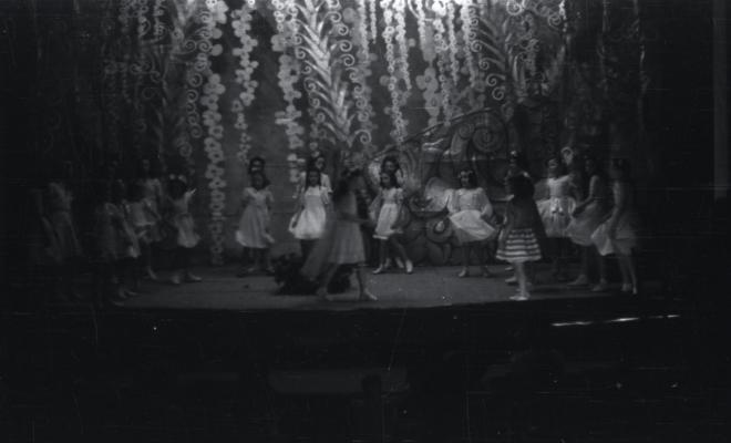 Representació infantil al Teatre de la Unió [?].