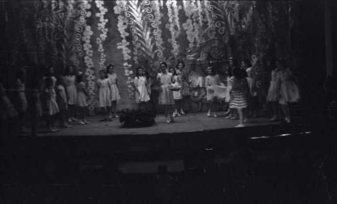 Representació infantil al Teatre de la Unió [?].