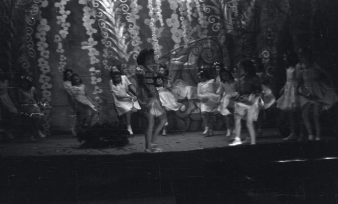 Representació infantil al Teatre de la Unió [?].