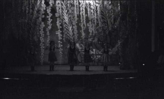 Representació infantil al Teatre de la Unió [?].