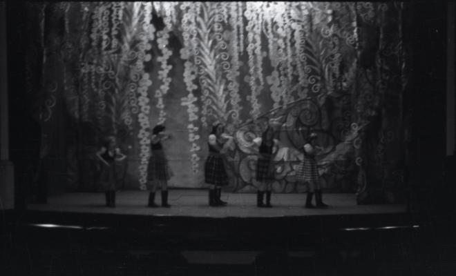 Representació infantil al Teatre de la Unió [?].