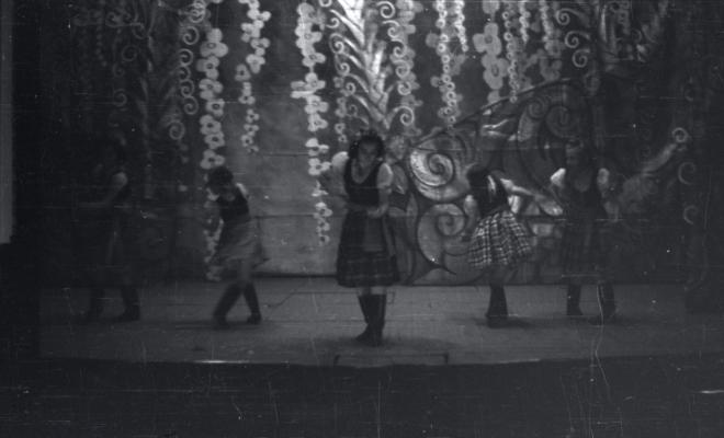 Representació infantil al Teatre de la Unió [?].