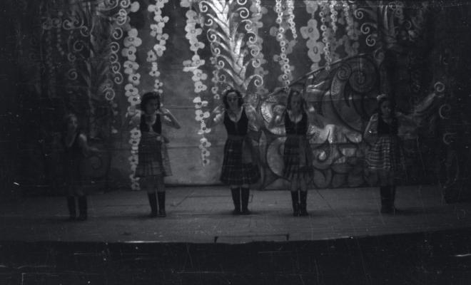 Representació infantil al Teatre de la Unió [?].