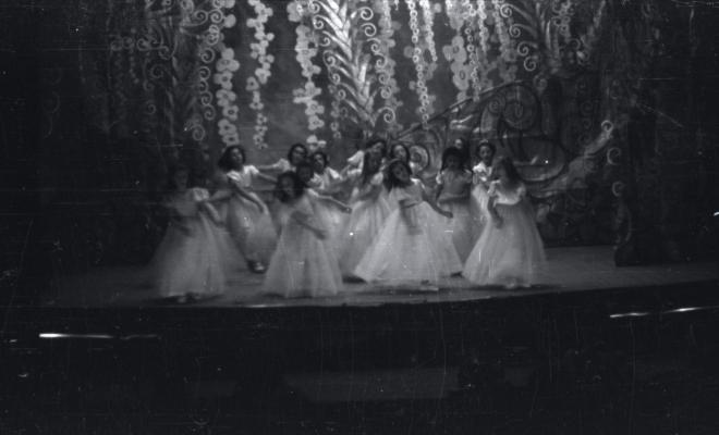 Representació infantil al Teatre de la Unió [?].