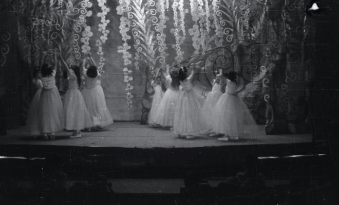 Representació infantil al Teatre de la Unió [?].