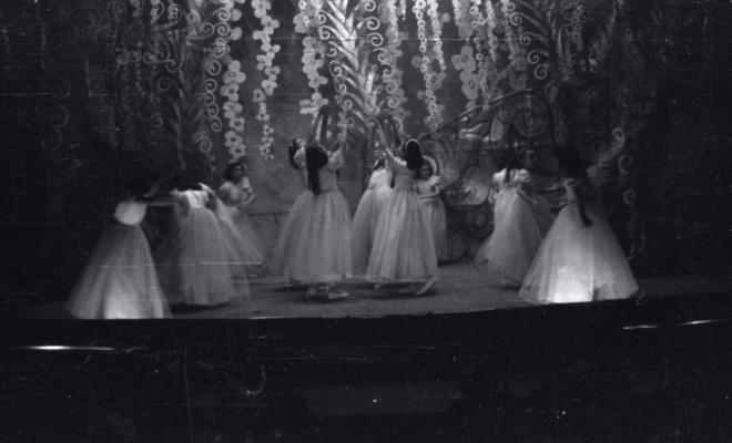 Representació infantil al Teatre de la Unió [?].