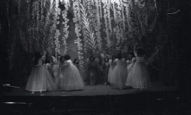 Representació infantil al Teatre de la Unió [?].