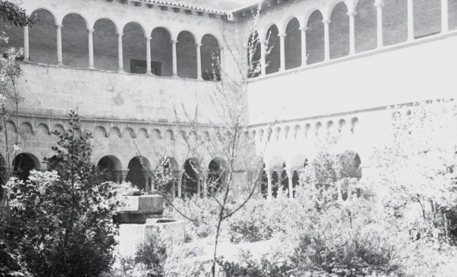 Vistes del Claustre del Monestir de Sant Cugat del Vallès.