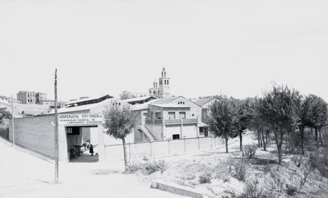 Cooperativa Viti-vinicola. Hermanda sindical de labradores ganaderos, a la rambla del Celler.