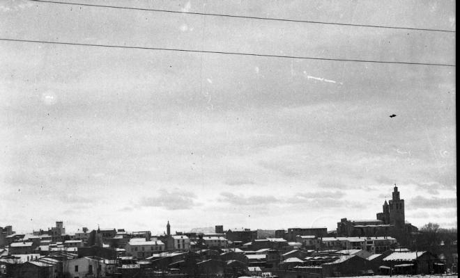Vista del nucli de Sant Cugat nevat.