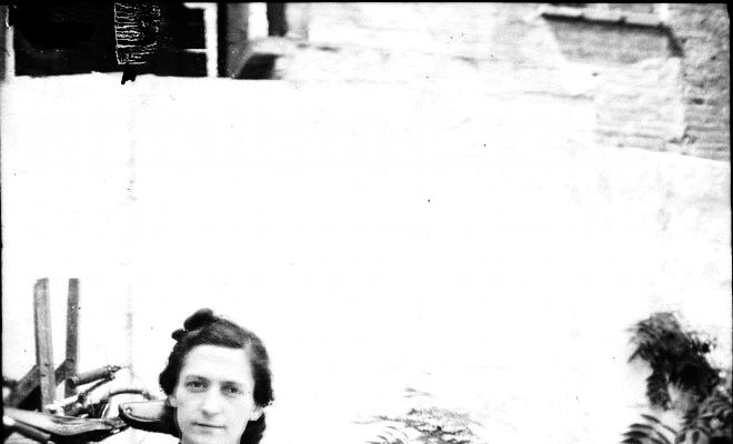 Retrats d' Angeleta Rosell, esposa del fotògraf Joan Cabanas.