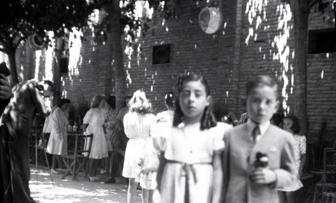 Festa Major.Retrat d'infants al pati de la Unió.