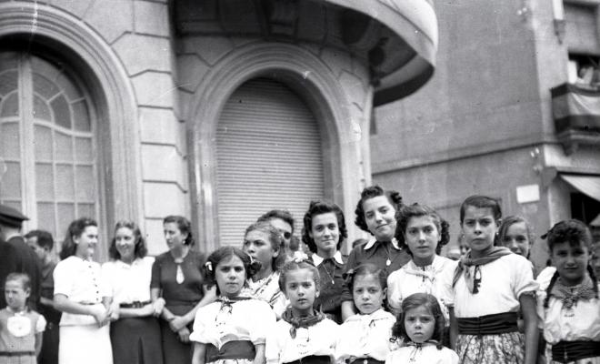 Fira de setembre. Desfilada i actes politicomilitars als Quatre Cantons, festa del Frente de Juventudes, en presència del governador civil.