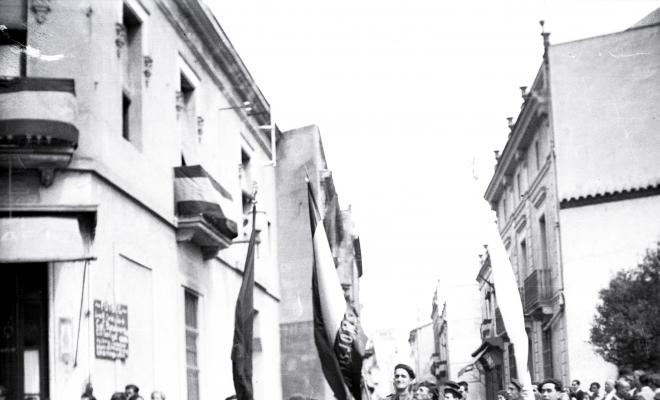 Fira de setembre. Desfilada i actes politicomilitars als Quatre Cantons, festa del Frente de Juventudes, en presència del governador civil.