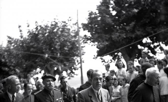 Fira de setembre. Desfilada i actes politicomilitars als Quatre Cantons, festa del Frente de Juventudes, en presència del governador civil.