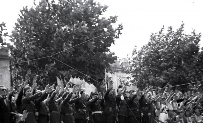 Fira de setembre. Desfilada i actes politicomilitars als Quatre Cantons, festa del Frente de Juventudes, en presència del governador civil.