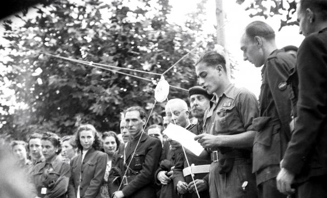 Fira de setembre. Desfilada i actes politicomilitars, a l'actual Parc de l'Hort de l'Abat-Jardins del Paga-li Joan.