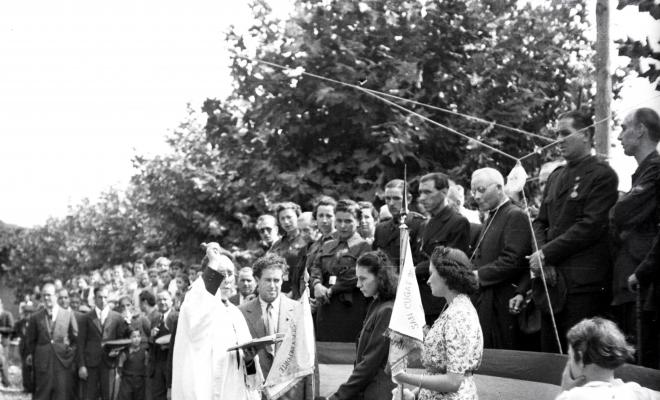 Fira de setembre. Desfilada i actes politicomilitars, a l'actual Parc de l'Hort de l'Abat-Jardins del Paga-li Joan.