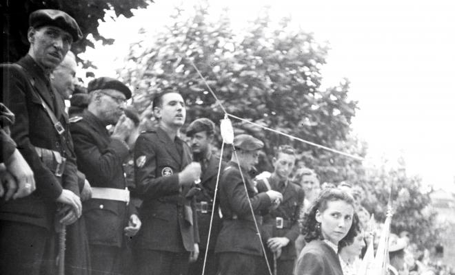 Fira de setembre. Desfilada i actes politicomilitars, a l'actual Parc de l'Hort de l'Abat-Jardins del Paga-li Joan.