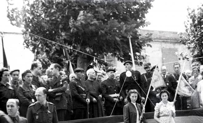 Fira de setembre. Desfilada i actes politicomilitars, a l'actual Parc de l'Hort de l'Abat-Jardins del Paga-li Joan.