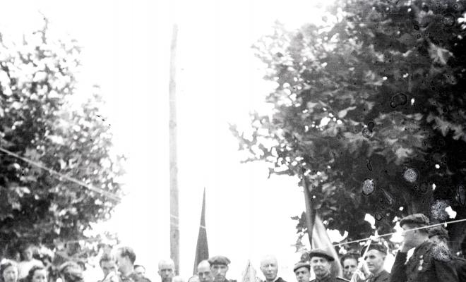 Fira de setembre. Desfilada i actes politicomilitars, a l'actual Parc de l'Hort de l'Abat-Jardins del Paga-li Joan.