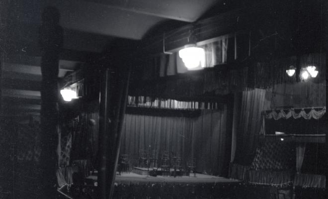 Sales del Cinema Tadeo, carrer de Santa Maria.