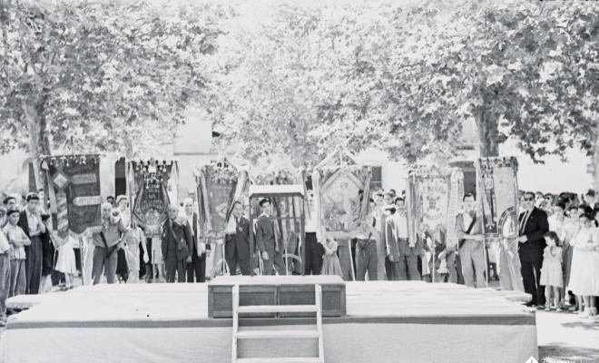 Trobada de cors Clavé, les corals a la plaça de Barcelona, la Lira, la Unió, el Parnaso Rubinense.