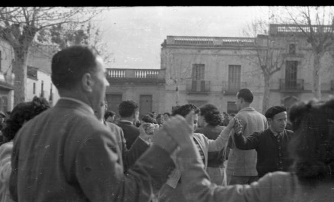 Sardanes, a la plaça de Barcelona.