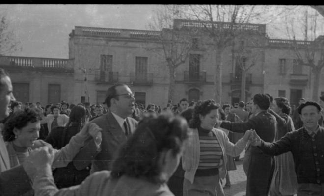 Sardanes, a la plaça de Barcelona.