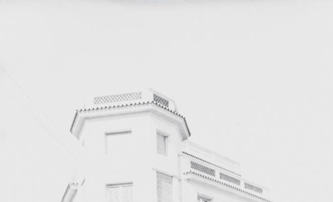 Edicifi  del carrer de Santiago Rusiñol cantonada carrer de l'Endavallada, Quatre Cantons. 