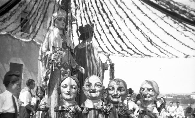 Gegants i caparrots al ball de la festa major (Valldoreix).