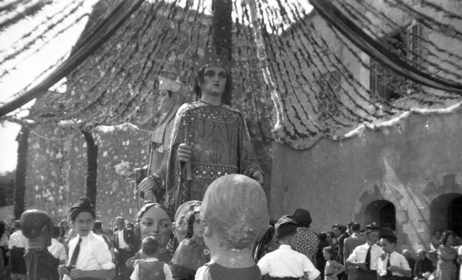 Gegants i caparrots al ball de la festa major (Valldoreix).