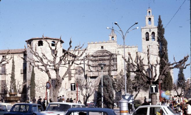Vistes de Sant Pere d'Octavià i de la plaça d'Octavià.