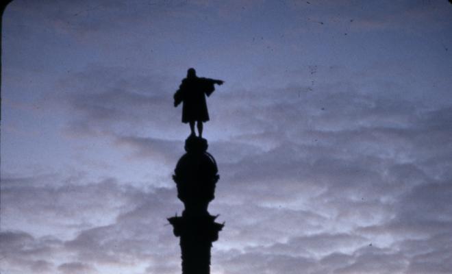 Monument a Colom erigit a la plaça del Portal de la Pau, de Barcelona.