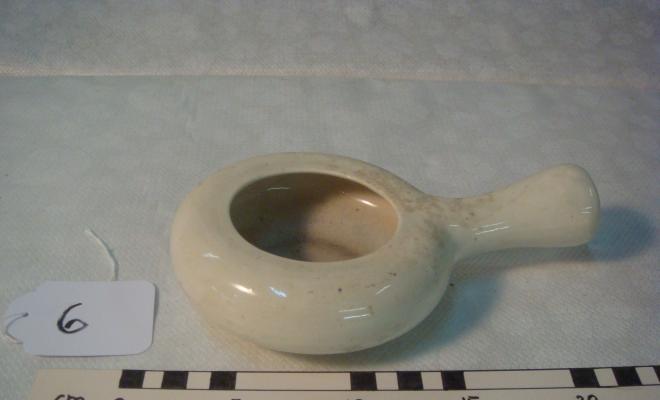 0006-Bacinet de ceràmica de llit